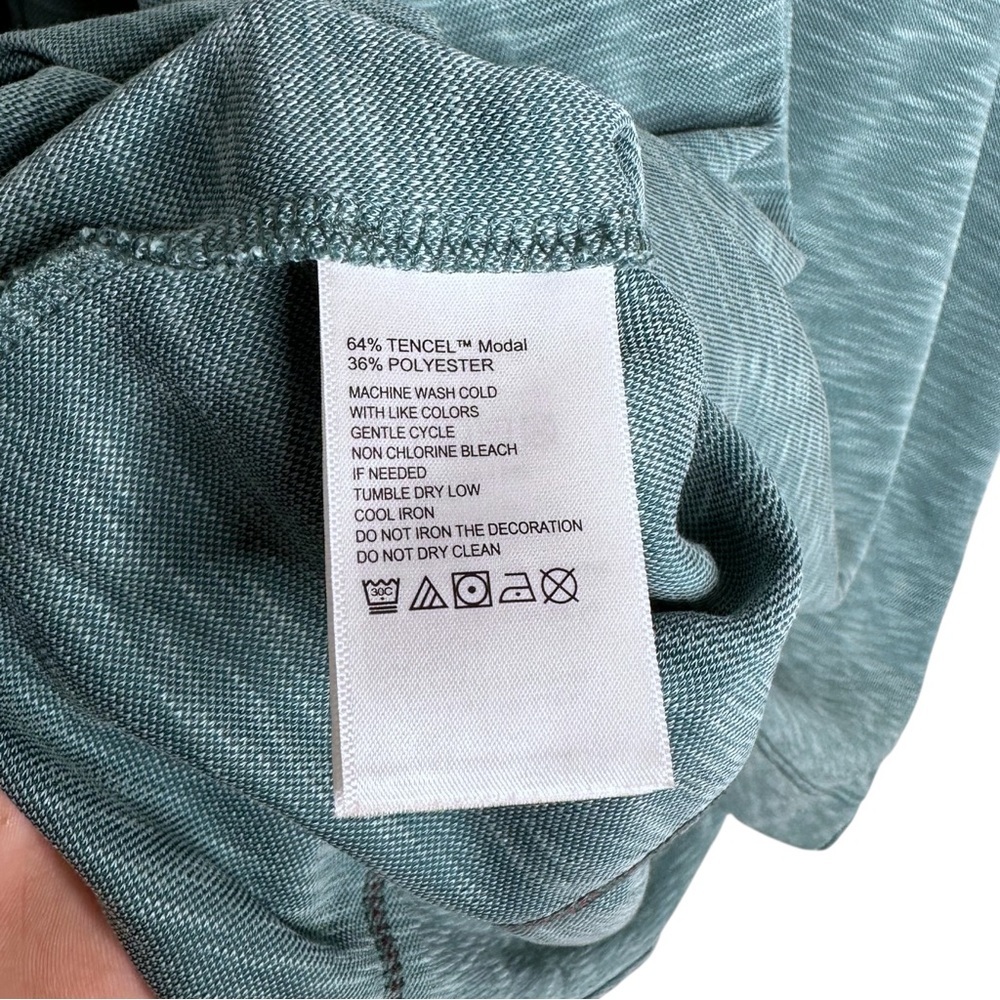 Tommy Bahama quarter zip pullover - Picture 6 of 6